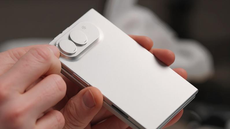 Youtuber mostra protótipo do iPhone Fold parecido com um tablet