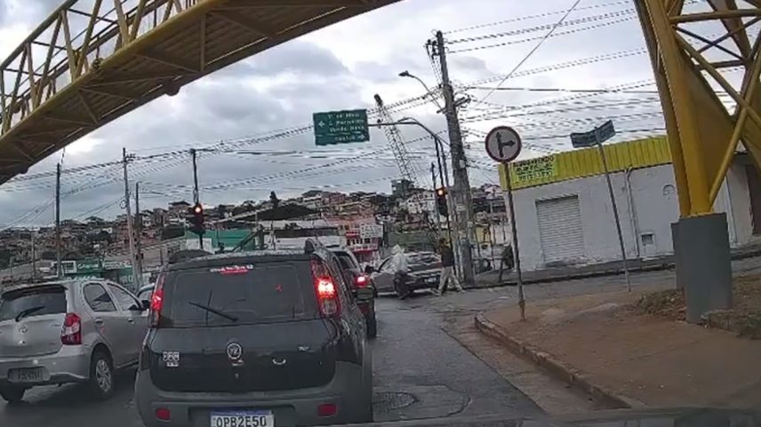 O crime aconteceu no cruzamento da Rua Gilson Bretas com a Avenida Cristiano Machado