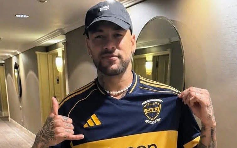 Neymar vestiu a camisa do Boca Juniors em encontro com Ander Herrera