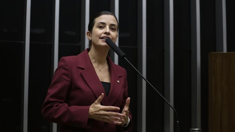A deputada Tabata Amaral (PSB-SP) no plenário da Câmara