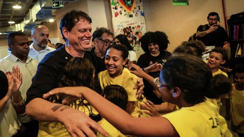 POLARIZADO - Tarcísio: favorito em corrida com forte influência nacional