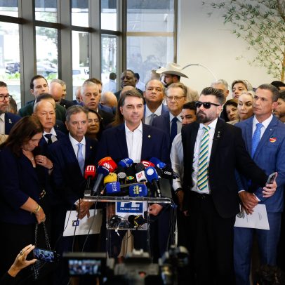 Detalhamento de contas sobre filme de Bolsonaro fica fora da pauta de Flávio