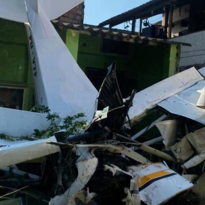 Avião cai em área residencial de Nova Iguaçu; piloto morre