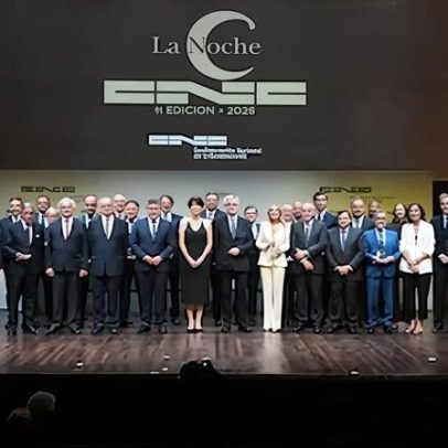 Esther Alcocer Koplowitz recebe prêmio pela trajetória em gala da CNC, com a habitação como protagonista