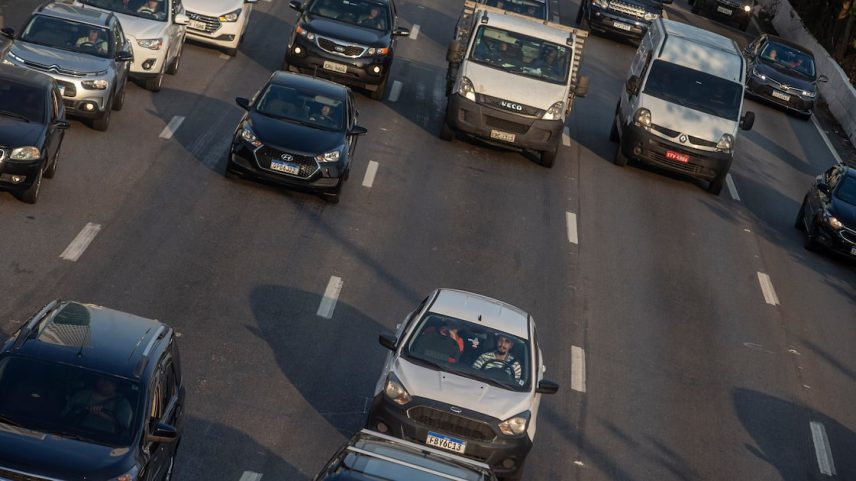 Frota caminha para transformação, e elétricos e híbridos devem saltar de 1,4% para 24% em 4 anos