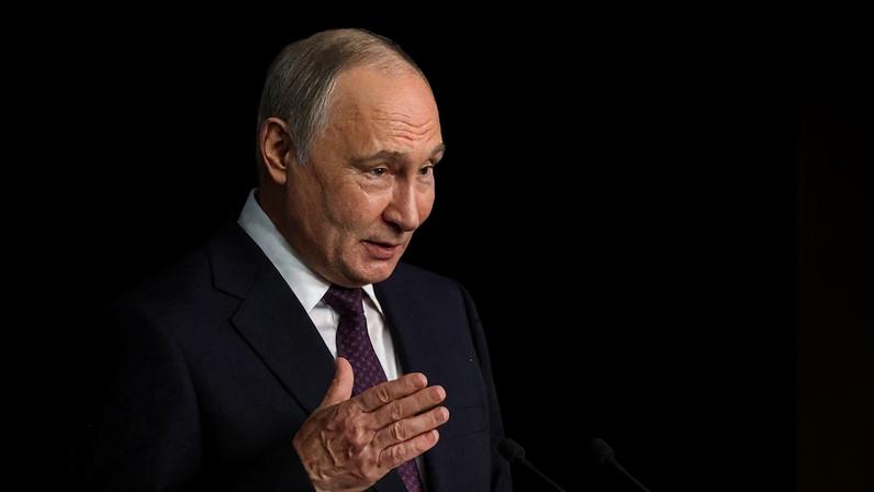 Vladimir Putin discursando em Moscou