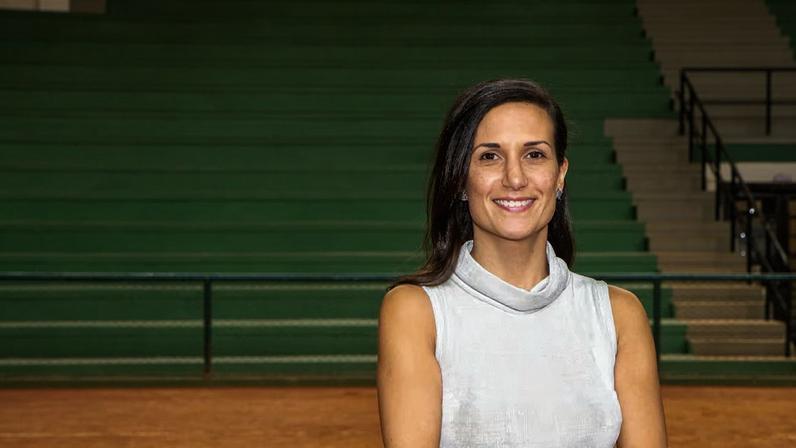 Camila Barella é a idealizadora da feira de arte que acontece no Pacaembu.