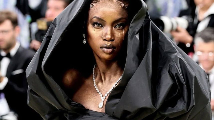 Anok Yai foi eleita Modelo do Ano no Fashion Awards 2025