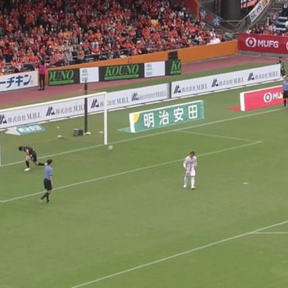 Ahmed Ahmedov marca pênalti em Shimizu S-Pulse x Cerezo Osaka