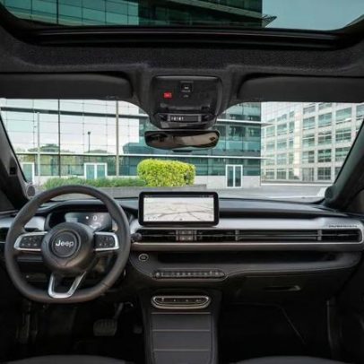 Interior do Jeep Avenger ganha iluminação interna mostrada em fotos