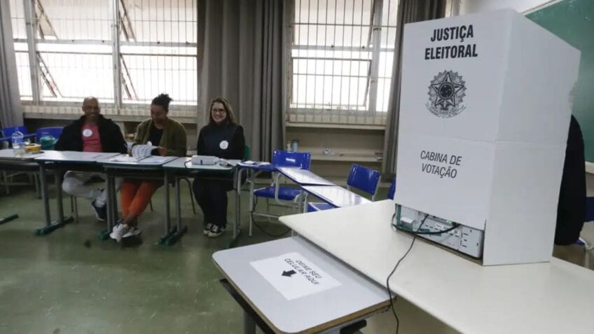 Em outubro, os eleitores escolherão presidente e vice-presidente da República, governadores e vice-governadores dos Estados e do Distrito Federal, 2 senadores por unidade da Federação e deputados federais, estaduais e distritais
