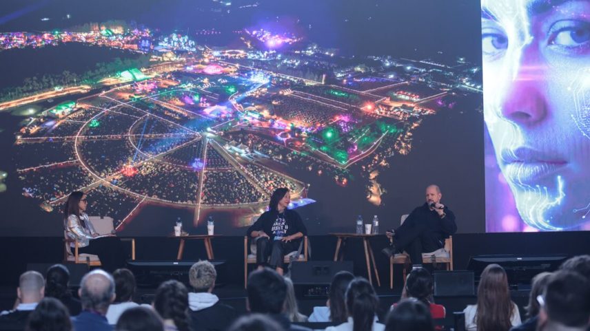 Caroline Torma, head do Planeta Atlântida e diretora-executiva de marketing e entretenimento no Grupo RBS, e Mario Sergio Albuquerque, diretor de festival no Tomorrowland Brasil, no painel 'Muito Além do Palco: Branding, Cultura e Pertencimento em Festivais de Música'. Foto: Werther Santana/Estadão