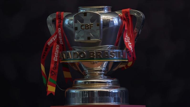 Troféu da Copa do Brasil, torneio que se encontra nas oitavas da final (Foto: Ronaldo Barreto/Thenews2/Gazeta Press)