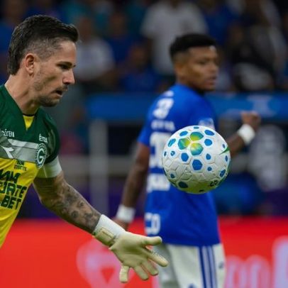 Tadeu sofre lesão e deixa campo em eliminação do Goiás na Copa do Brasil