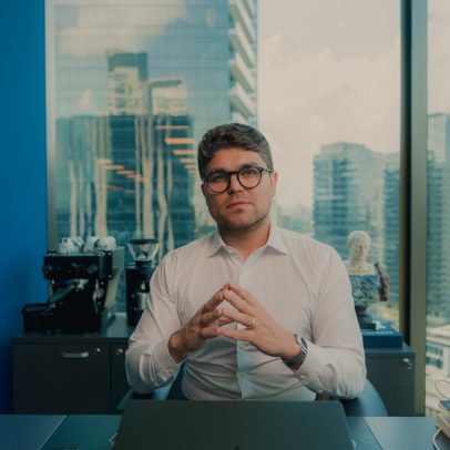 Quem é Tallis Gomes e por que ele critica as leis trabalhistas do Brasil