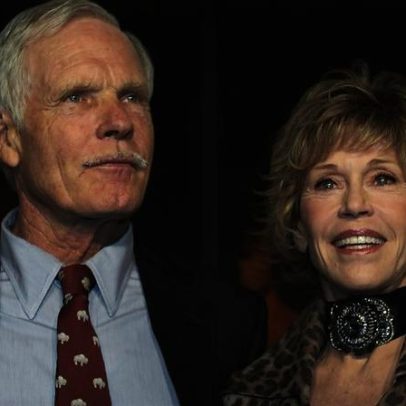 Jane Fonda relembra Ted Turner, dizendo que o amava de todo o coração