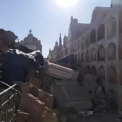 Terremoto atinge cemitério no Peru e caixões ficam expostos