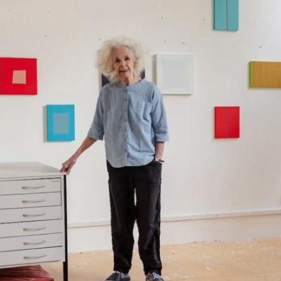 Tess Jaray, pintora de abstrações contidas, morre aos 88