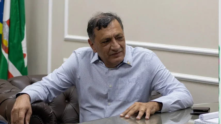 Chico Mendes: político voltou à Prefeitura de Diamantino em 2025, após 16 anos fora do cargo, com o apoio do PL e de Jair Bolsonaro (Foto: Prefeitura de Diamantino/Anna Capistrano)