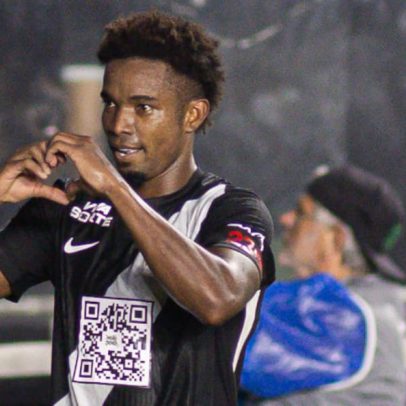 Vasco derrota o Athletico-PR em São Januário