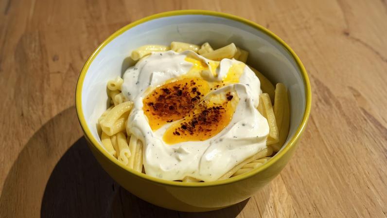 Como fazer macarrão com iogurte turco