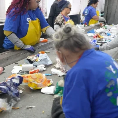 PepsiCo lança programa para alfabetizar e profissionalizar catadores em SP