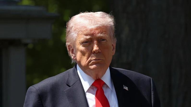 Trump diz estar insatisfeito com o Irã e monitora negociações.