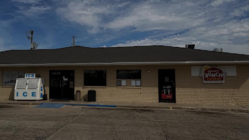 Veículo estava parado nesta loja de conveniência em Scottsbluff, quando cachorro efetuou o disparo
