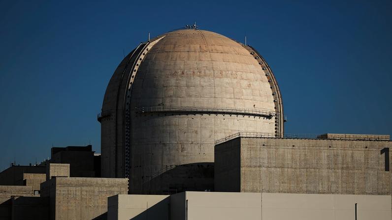 Vista da usina elétrica na região oeste de Al Dhafra - anteriormente conhecida como região de Gharbiya - em Abu Dhabi, no litoral do Golfo, a cerca de 50 quilômetros a oeste de Ruwais.
