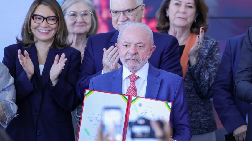 Lula endurece regras para redes sociais em casos de violência contra mulheres na internet