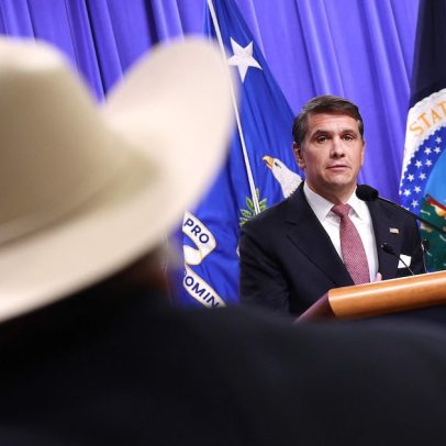 Trump assina ordens para reduzir tarifas sobre carne bovina