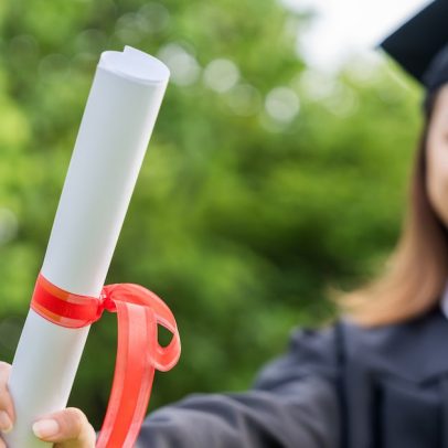 Vale a pena ter diploma? Três aprendizados da universidade que a IA não oferece