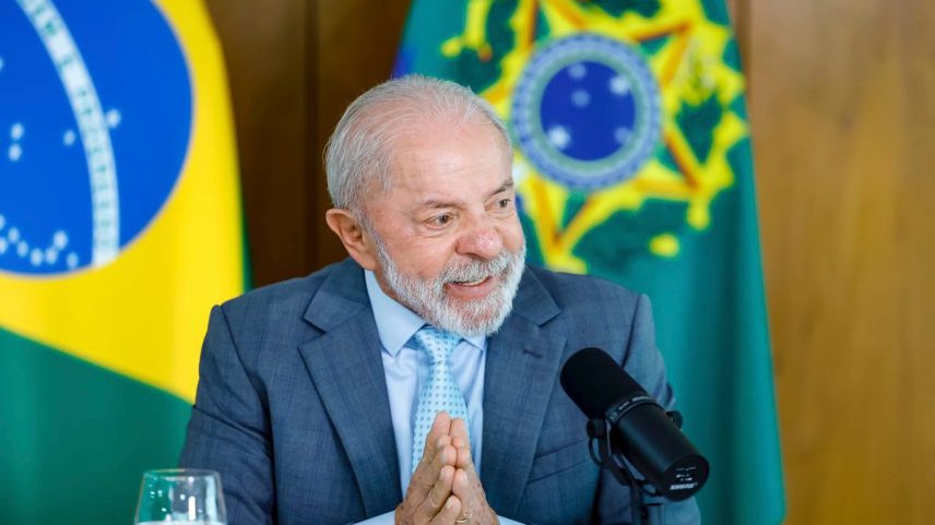 'Na eleição, as pessoas têm que votar numa coisa verdadeira, de carne e osso'