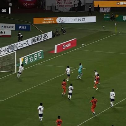 Gamba Osaka vence Shimizu S-Pulse por 2-1 com defesa do goleiro Rui Araki
