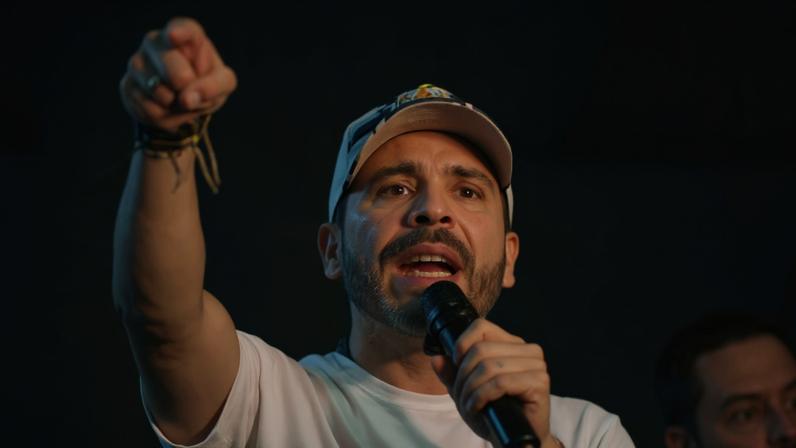 O candidato colombiano Abelardo de la Espriella discursa para seus apoiadores durante comício em Palmira, perto de Cali, na Colômbia.