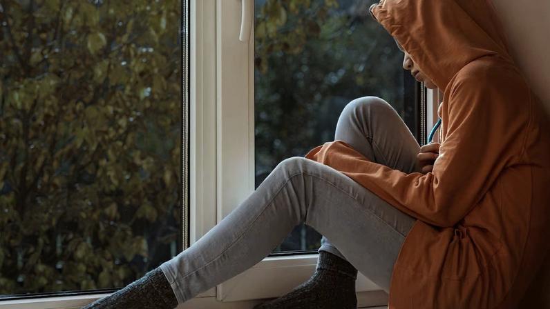 Estudo da Universidade de Stanford compara como o cérebro das crianças e dos jovens reage às vozes das mães e de desconhecidos.