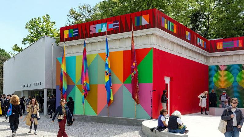 Comissão Europeia ameaça retirar financiamento se a Rússia não for excluída do festival