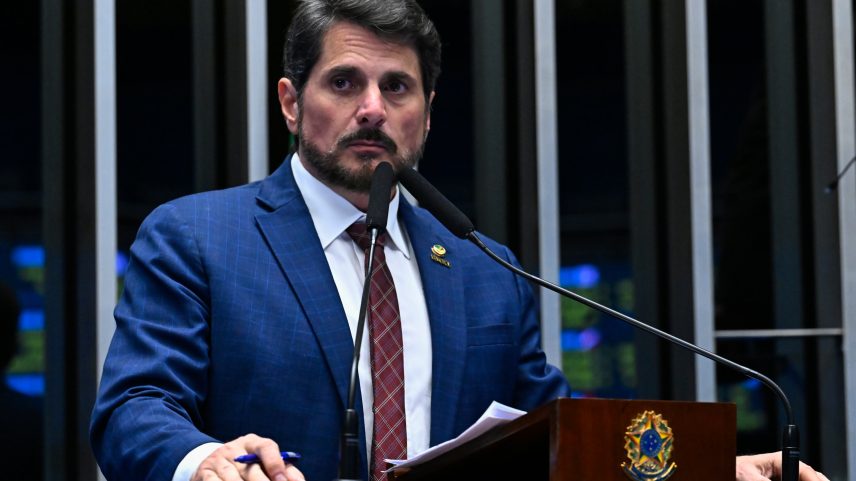 Marcos do Val celebra decisão de Moraes e critica acusações