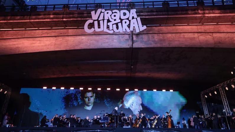 João Carlos Martins abre a programação do Palco Anhangabaú da Virada Cultural no final da tarde chuvosa deste sábado, 23