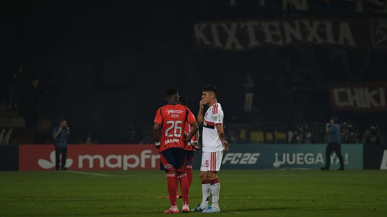 Partida entre Independiente Medellín e Flamengo foi cancelada após confusão protagonizada por torcedores.