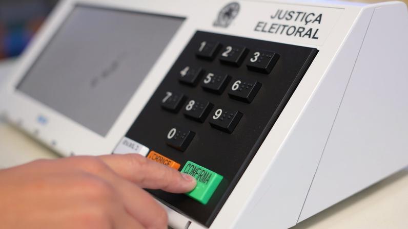 O fato é que a urna eletrônica é segura, auditável e mais avançada do que a maioria dos sistemas eleitorais do mundo, diz a articulista