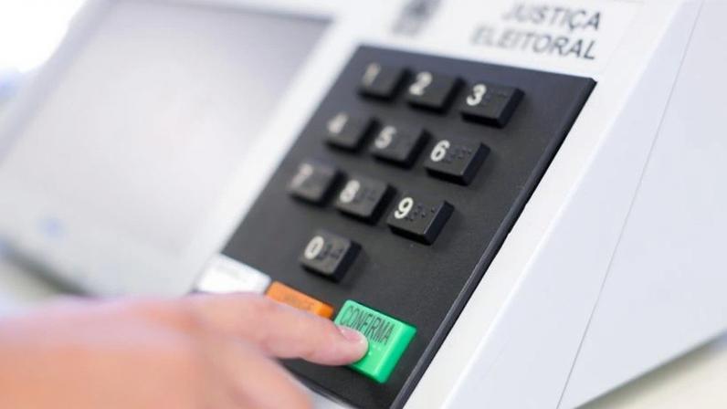 Na imagem, urna eletrônica. Pesquisa diz que cargos municipais concentram a maior parte das tentativas de compra de votos