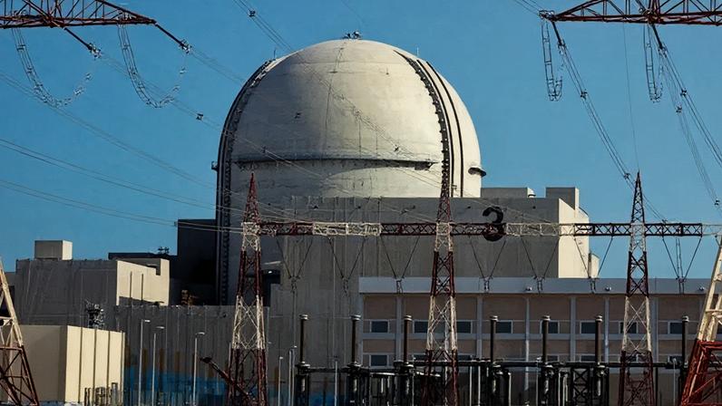 Usina nuclear de Barakah, que foi atingida por drone, nos Emirados Árabes Unidos | Reprodução/X @Alexkennedy213 - 17.mai.2026