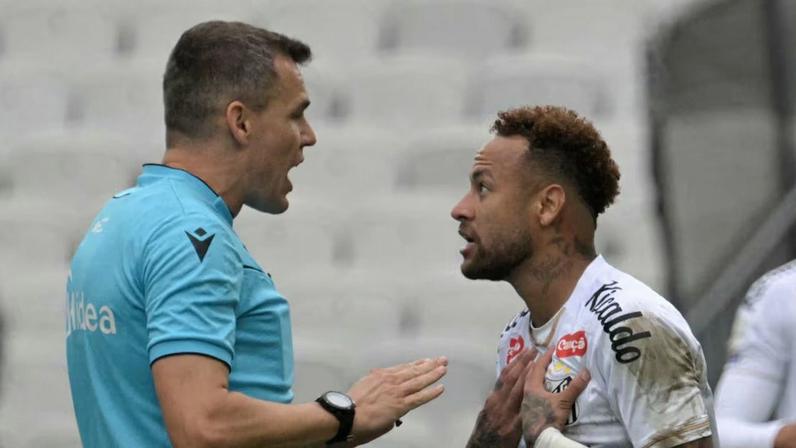 Clube entende que houve ‘erro de direito’ e que arbitragem não seguiu protocolo oficial da Fifa em derrota por 3 a 0 para o Coritiba, na Neo Química Arena, pelo Brasileirão