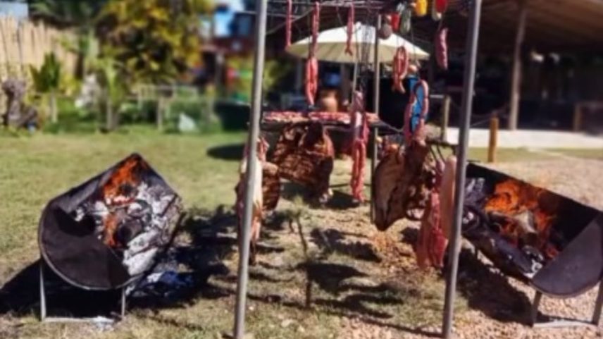 O restaurante postou em suas redes sociais imagens do churrasco de chão
