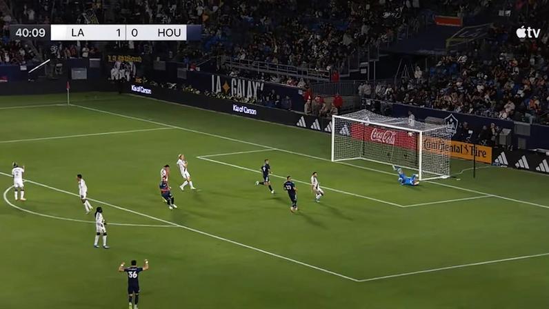 Guilherme Santos em ação durante o jogo.