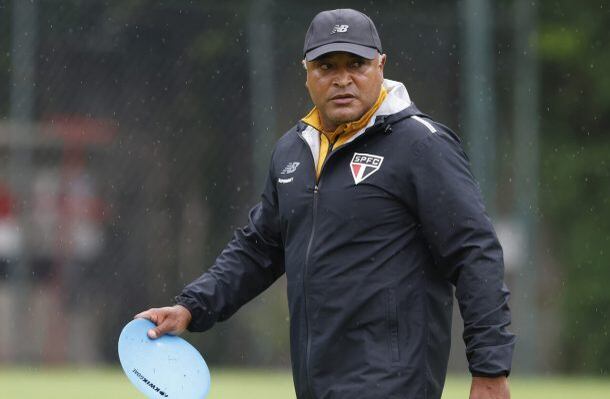 Roger caiu após sete vitórias, quatro empates e seis derrotas (Rubens Chiri/São Paulo)