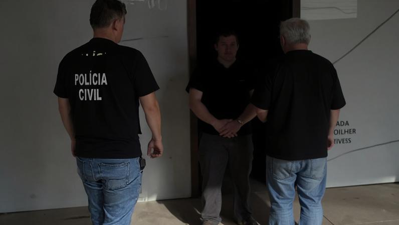 Homem foi levado à unidade policial e responderá por tentativa de feminicídio em Manaus, no Amazonas