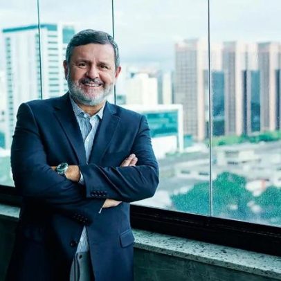 Simpress recebe banho de loja de R$ 750 milhões