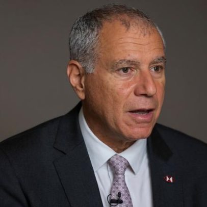 CEO do HSBC afirma que IA pode destruir empregos e pede adaptação da equipe